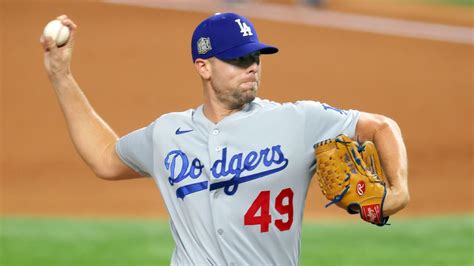 Dodgers exercise 2024 club option on reliever Blake Treinen